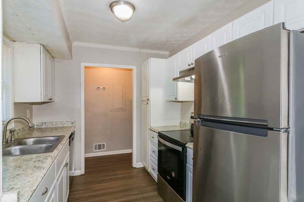 7006 Knollwood Dr - Photo 6 of 13