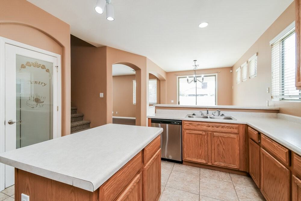 10047 E Lakeview Ave - Photo 7 of 17