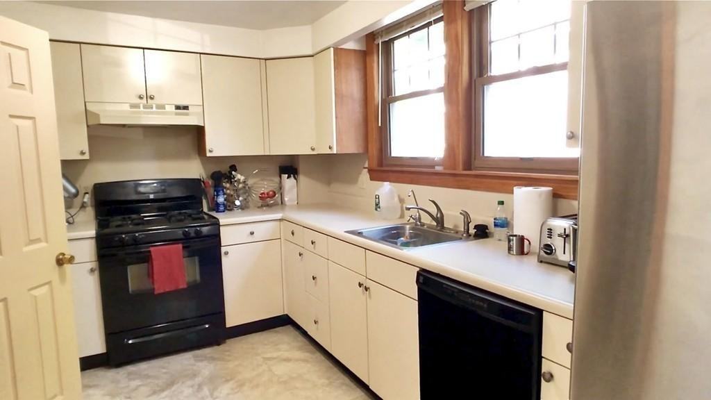 8 Dunedin Road - Photo 4 of 11