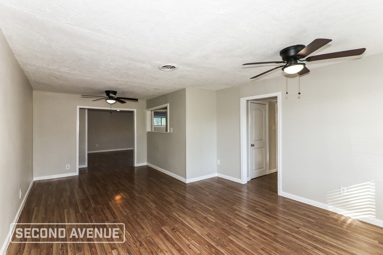 5911 Kenilwood Dr - Photo 4 of 27