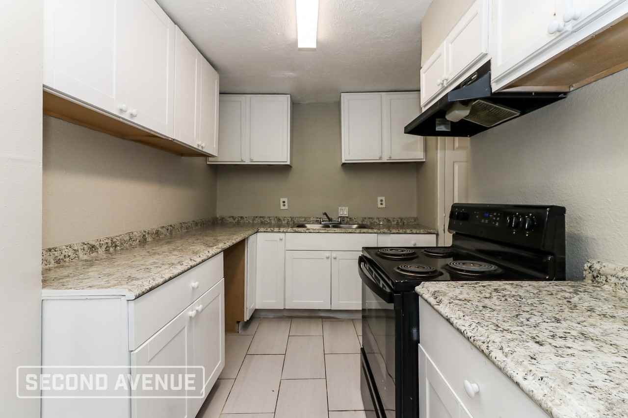 5911 Kenilwood Dr - Photo 5 of 27