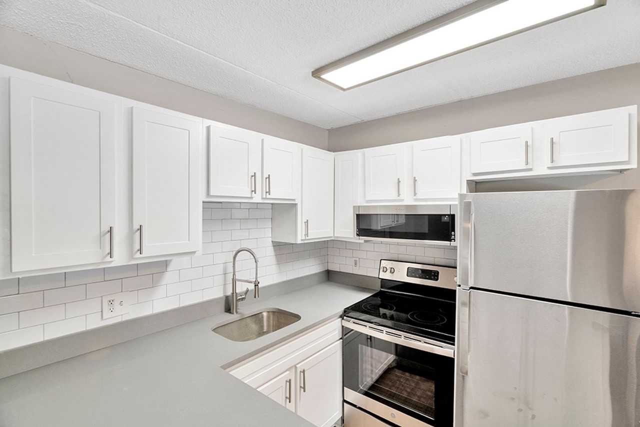 Welcome to The Waverly – South Tampa Living One Block from Bayshore - Photo 7 of 43