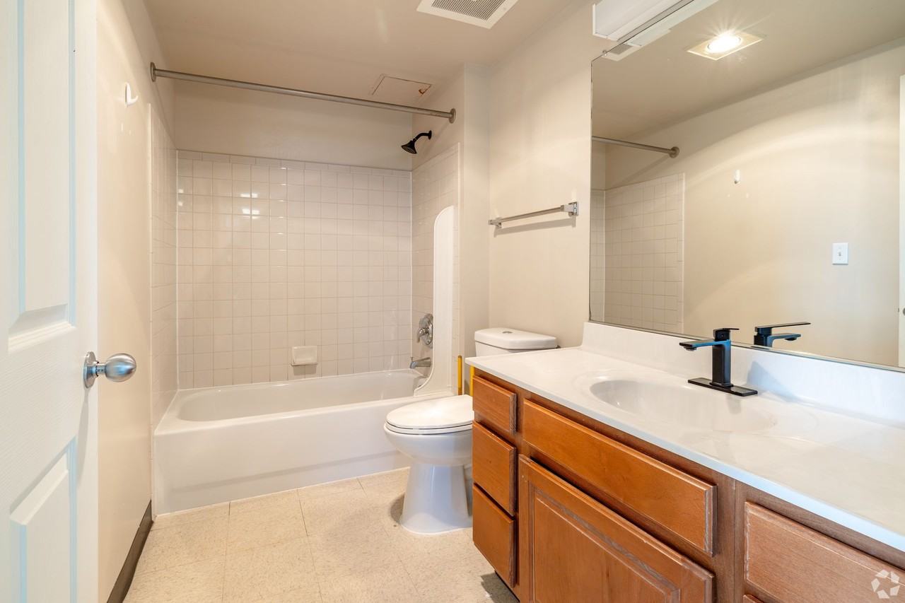 500 W Fayette St. - Photo 4 of 15