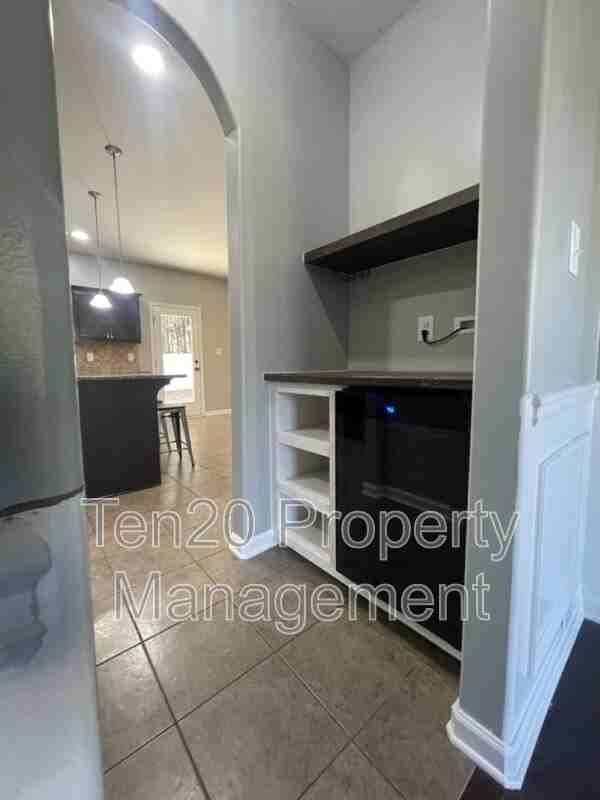 4955 Brightstar Ln - Photo 5 of 41