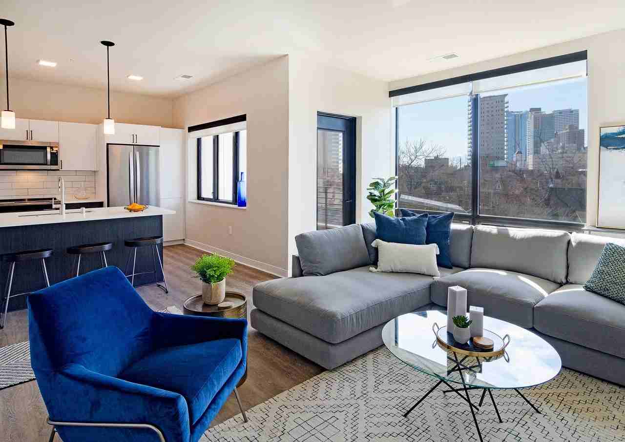 The Easton Apartments - Photo 2 of 14