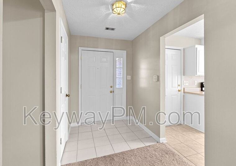 124 Summerfield Circle - Photo 4 of 28