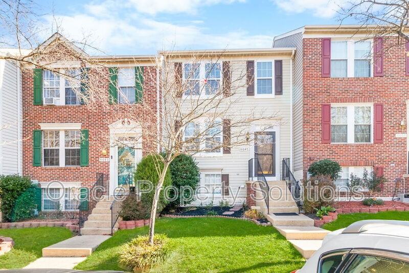 8605 Accokeek St - Photo 4 of 44