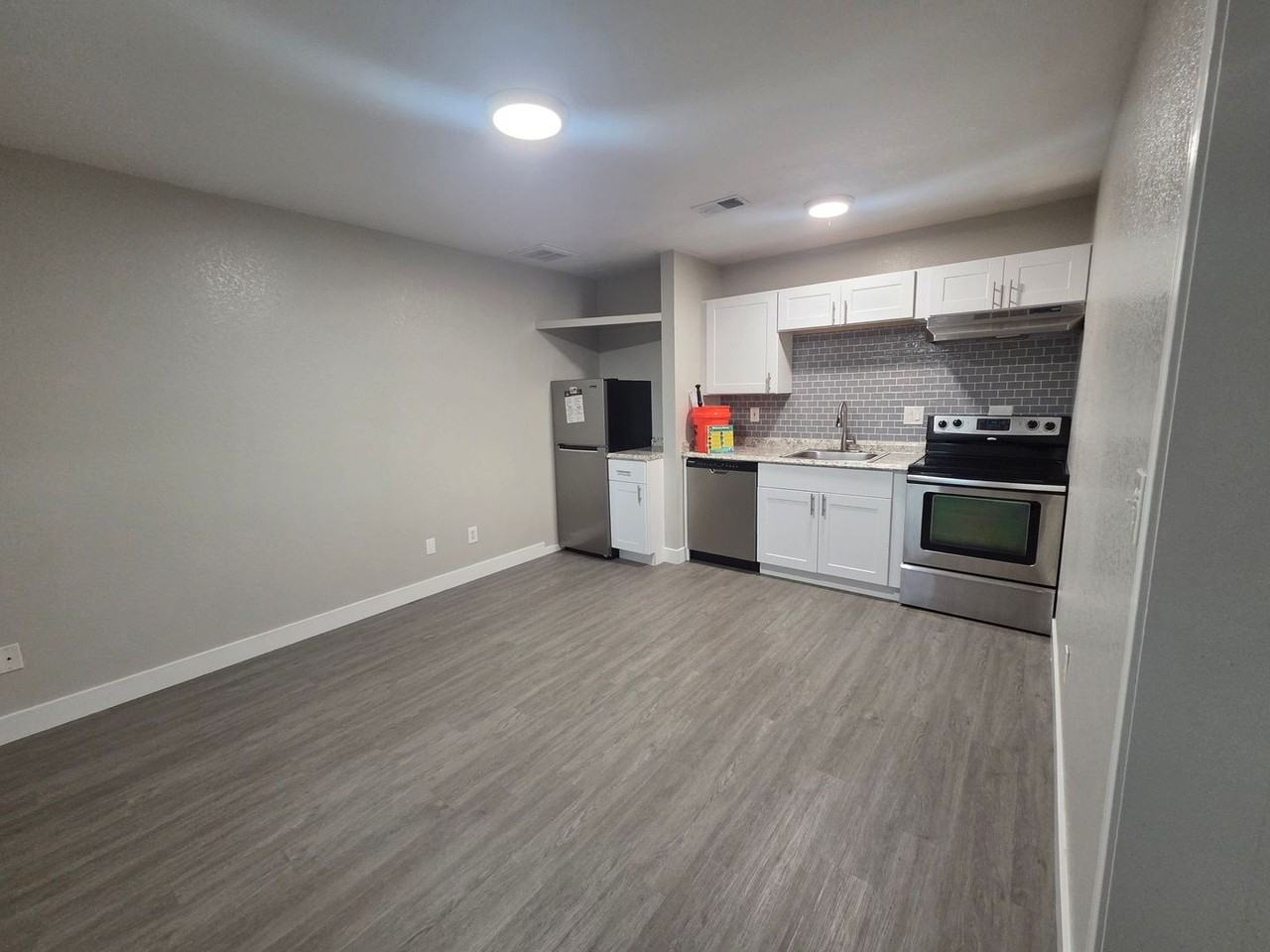 Flats at 9th Avenue - Photo 3 of 24