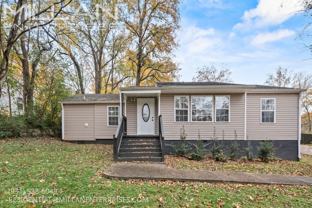 702 Woodlawn Dr - Photo 1 of 1