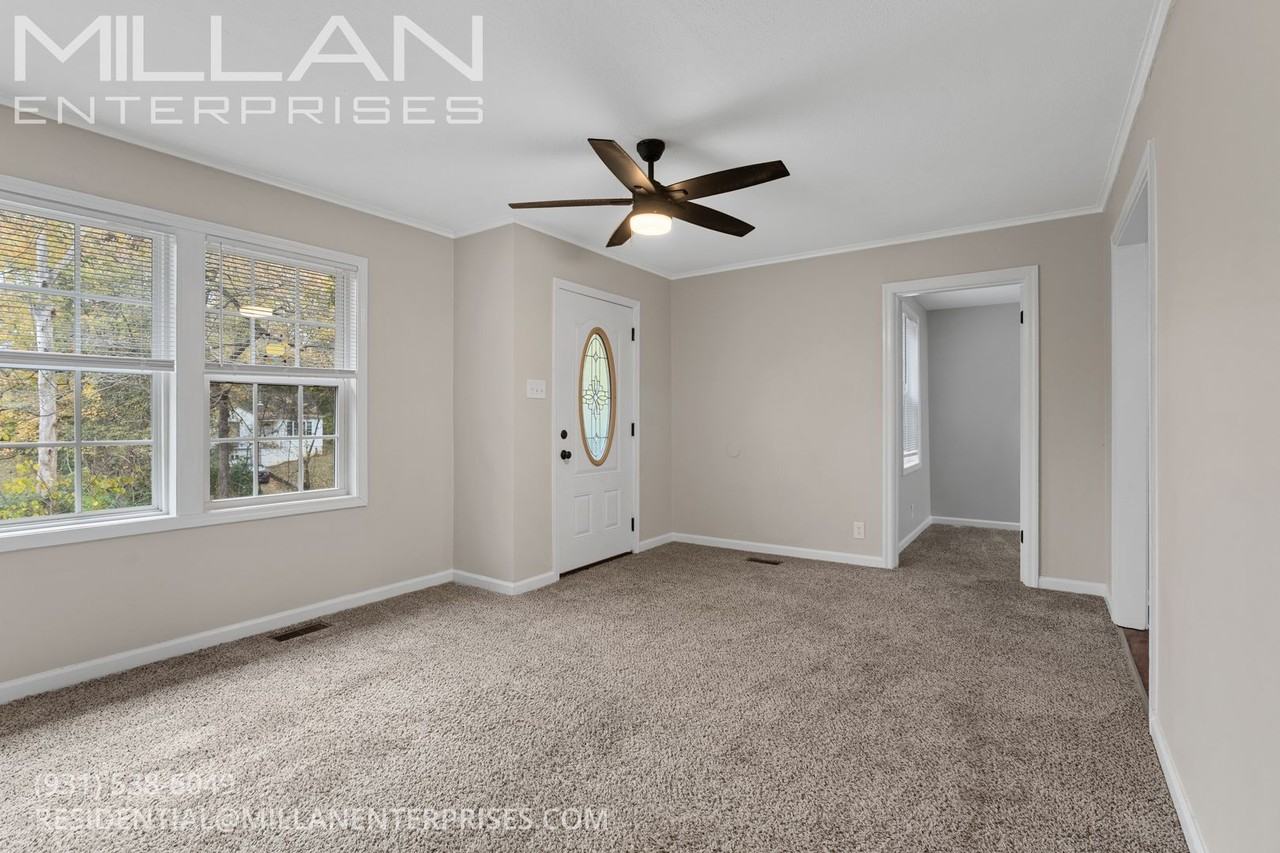 702 Woodlawn Dr - Photo 2 of 16