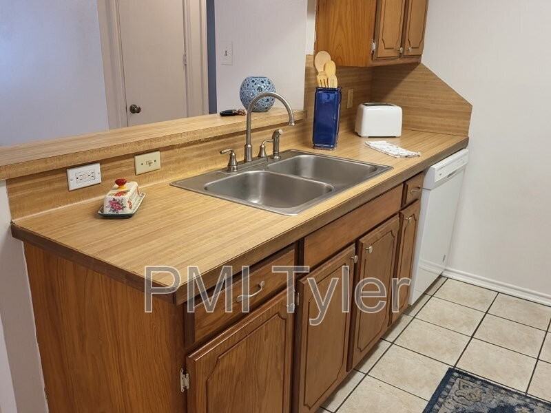 16124 Shoshone Dr - Photo 3 of 20