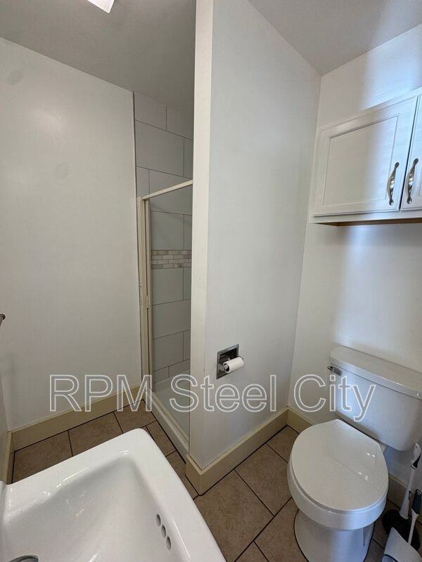 902 W 11th St #2 - Photo 5 of 8