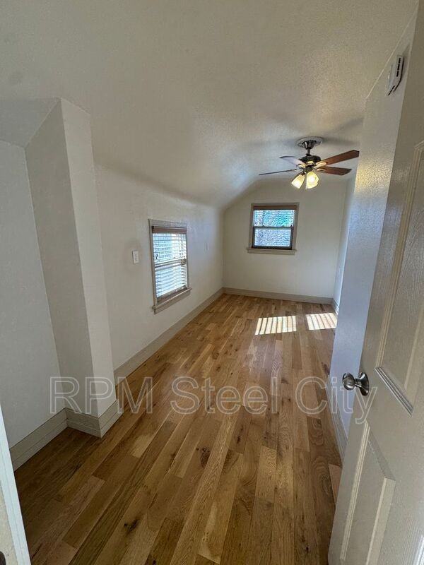 902 W 11th St #2 - Photo 6 of 8