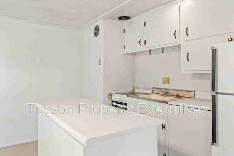 802 N Alvernon Way - Photo 3 of 25