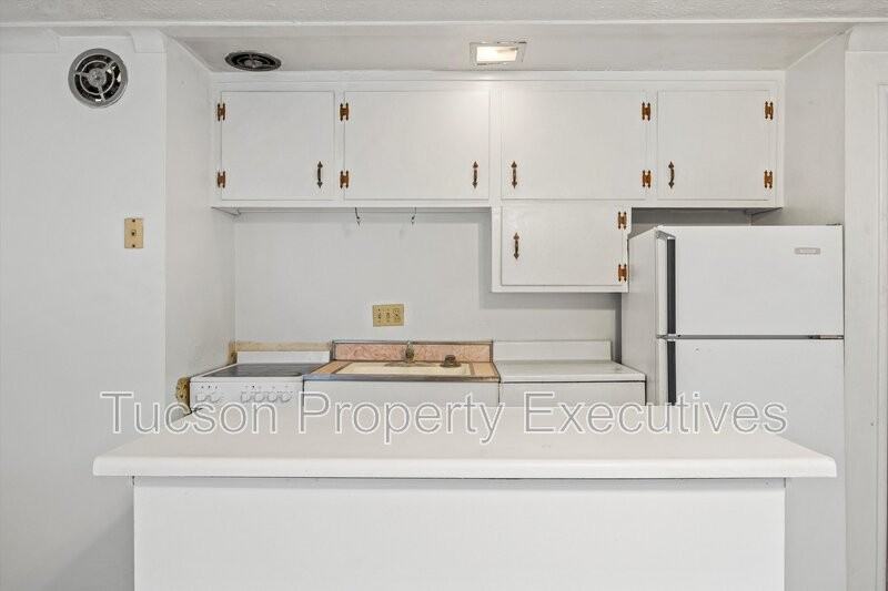 802 N Alvernon Way - Photo 5 of 25