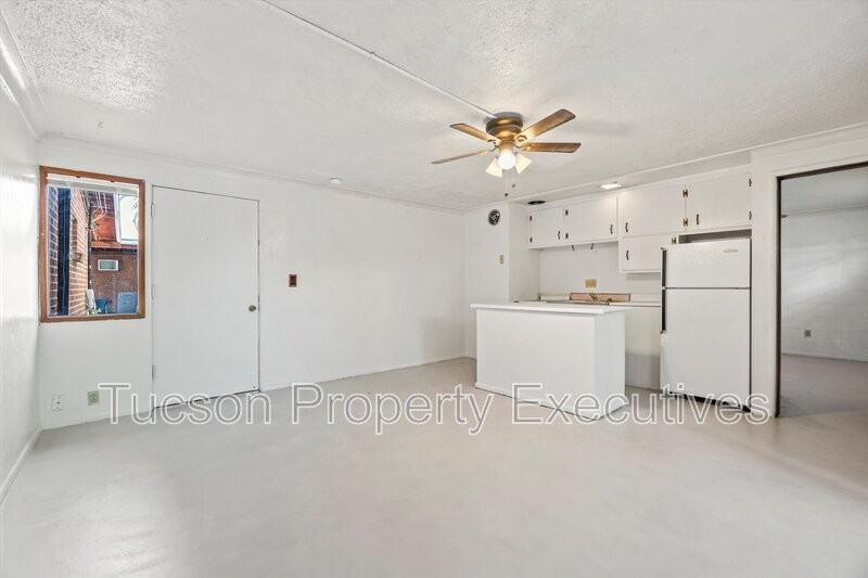 802 N Alvernon Way - Photo 6 of 25