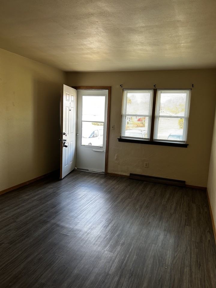 1102 Oxford Avenue ###7 - Photo 2 of 11