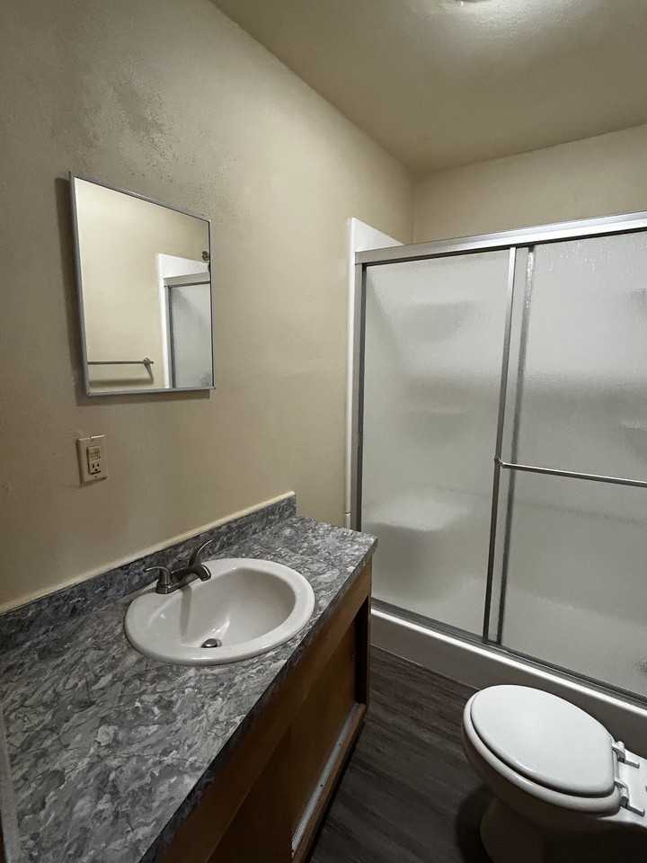 1102 Oxford Avenue ###7 - Photo 6 of 11