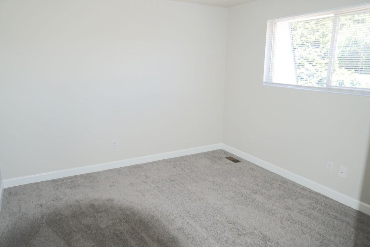 Willamette Center - Photo 5 of 19