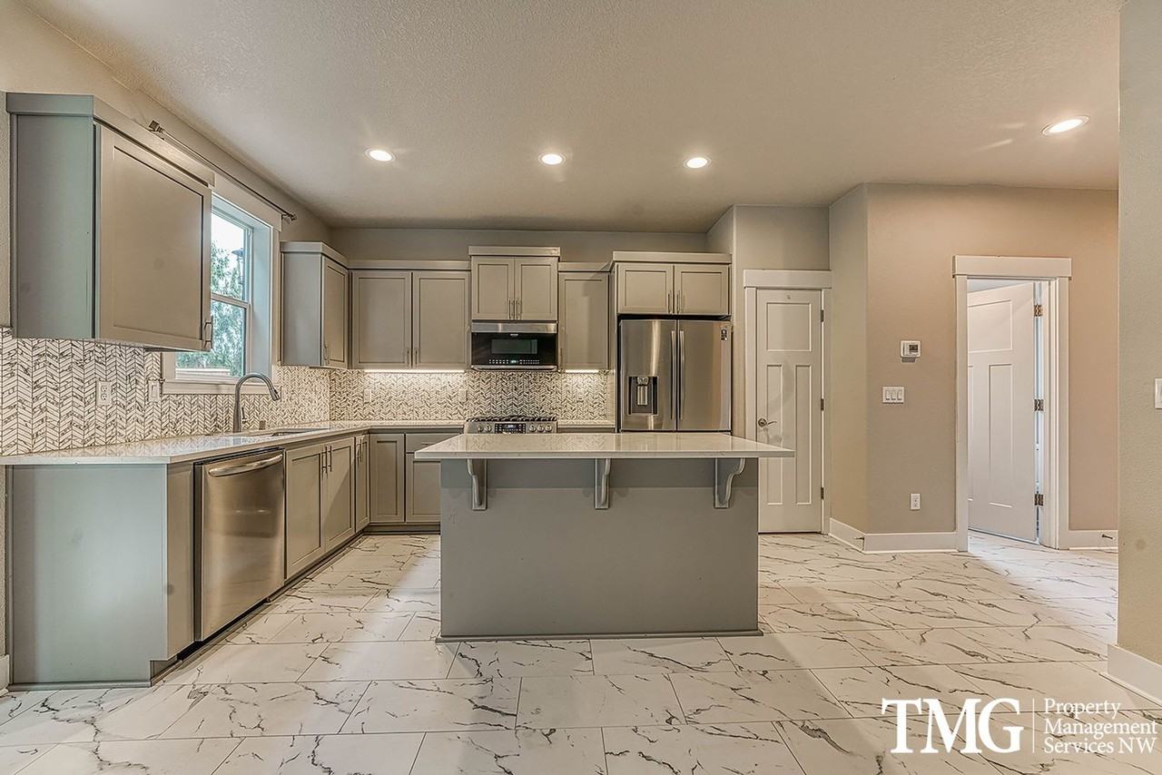 2519 Ne 85th Cir - Photo 2 of 37