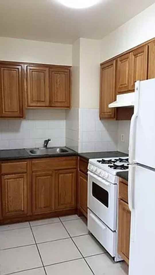 141-33 PERSHING CRESCENT - Photo 2 of 11