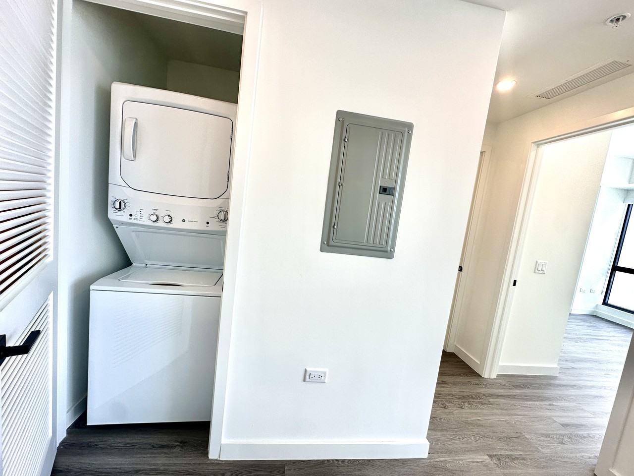 92 Northwest 28th Street #A4 - Photo 3 of 12