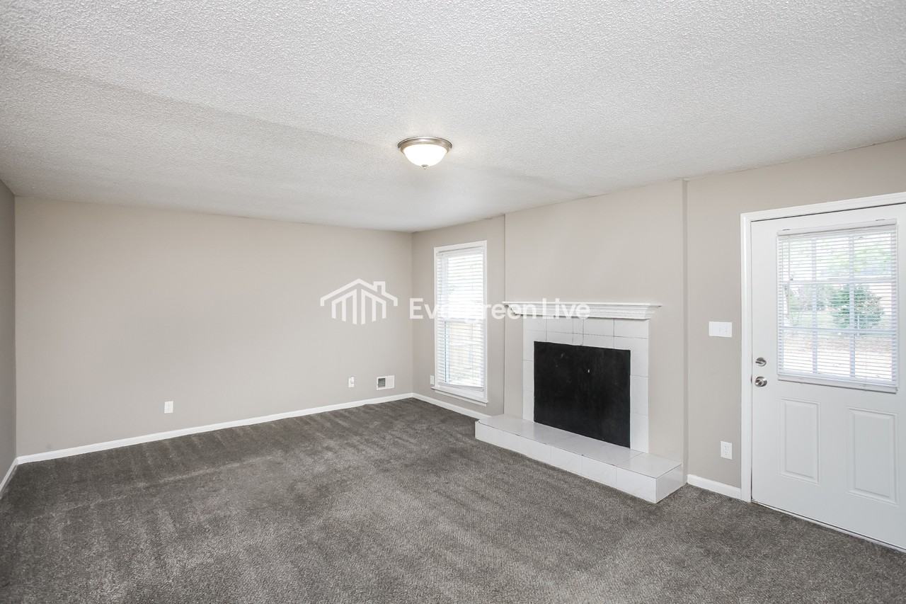 109 Duchess Trl - Photo 4 of 16