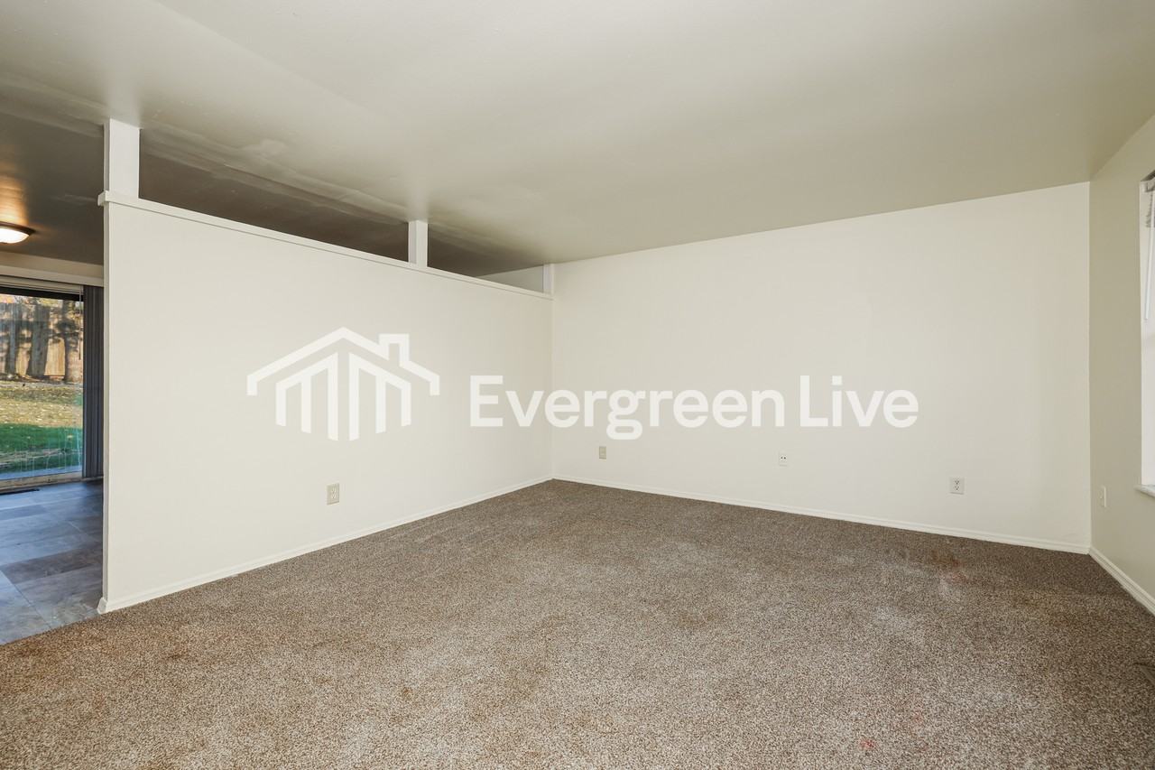 7320 Kirkview Dr - Photo 4 of 16