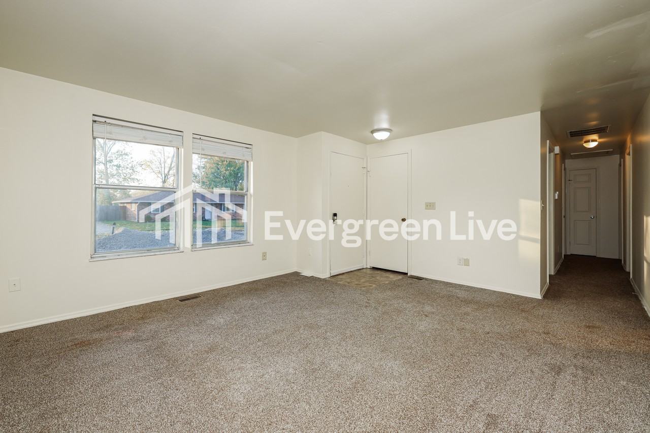 7320 Kirkview Dr - Photo 6 of 16