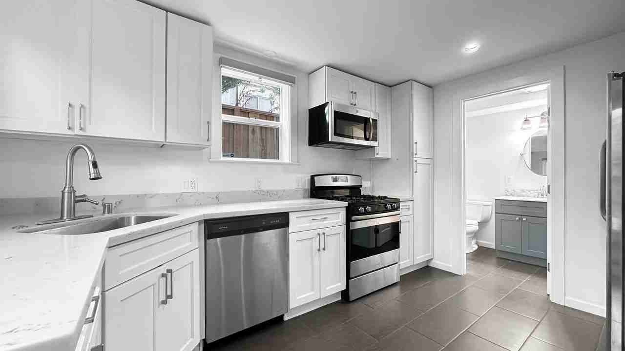 908 55th St ##Adu - Photo 6 of 11