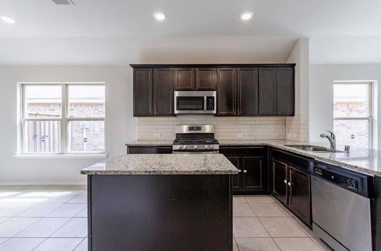 1495 Acmite Ave - Photo 6 of 16