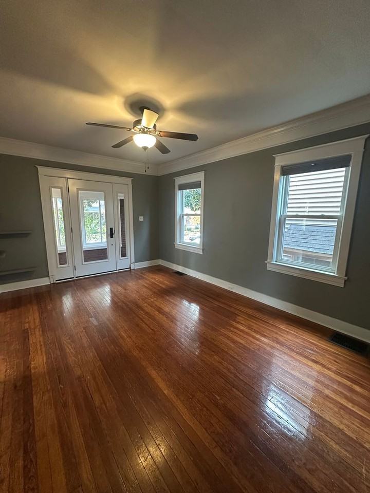 2223 Eastview Avenue - Photo 4 of 25