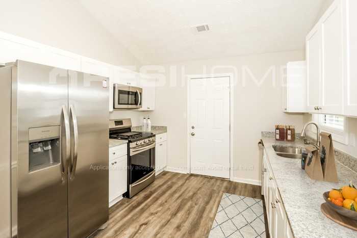 7571 Antebellum Ln - Photo 2 of 17