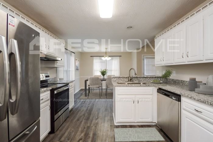 555 Mountainview Dr - Photo 3 of 17