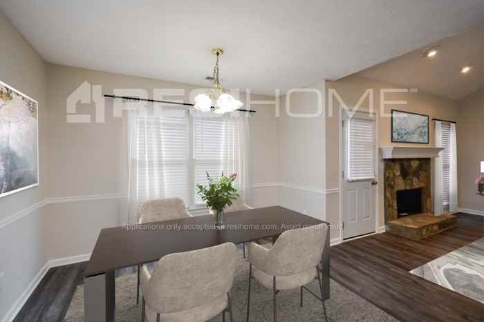 555 Mountainview Dr - Photo 4 of 17