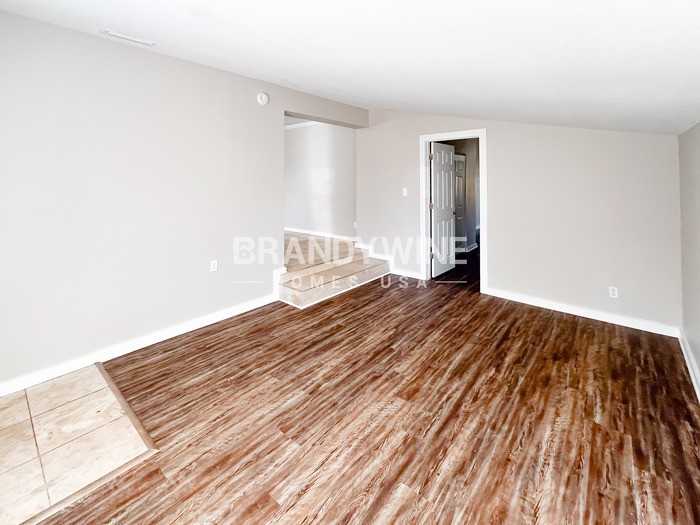 7227 Stonehurst Road North - Photo 6 of 30