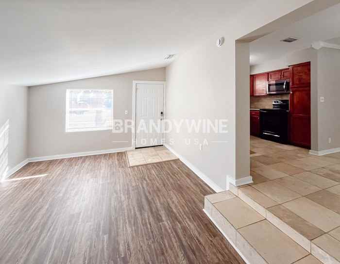 7227 Stonehurst Road North - Photo 7 of 30