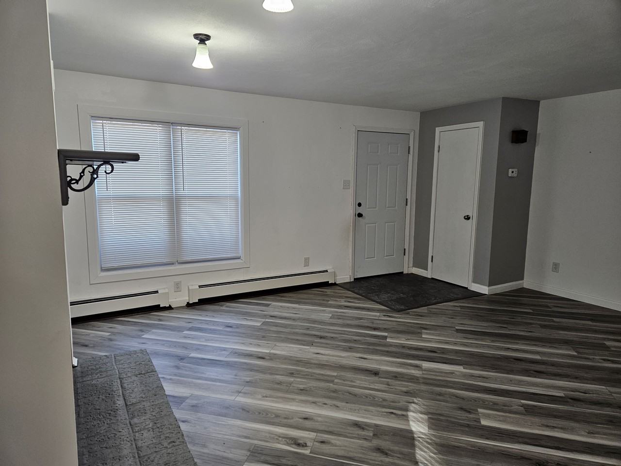 565 Edward Street - Photo 3 of 12