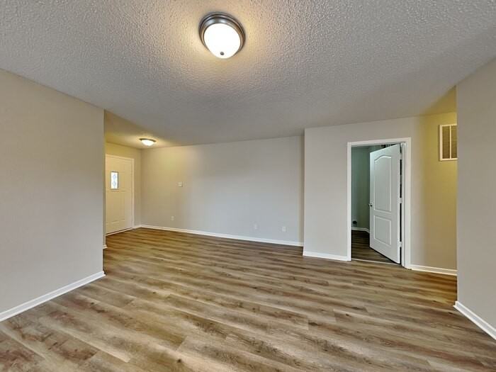 7938 Hydrangea Ct - Photo 6 of 20