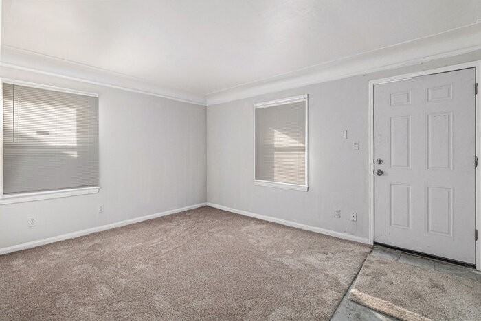 9336 Sussex St - Photo 5 of 20