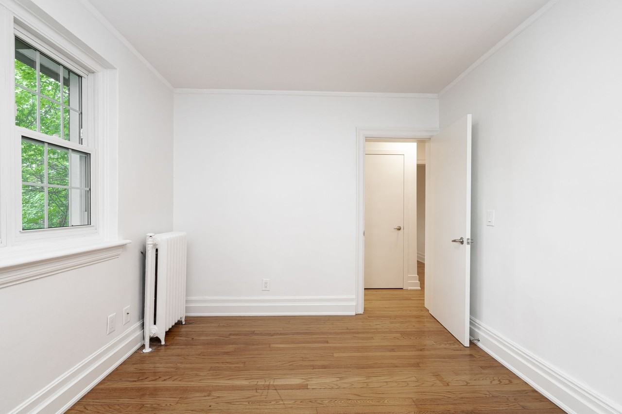 2875 Yonge Street - Photo 3 of 10