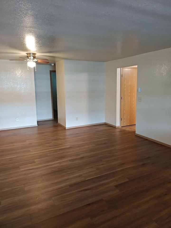 1321 N 26th St - Photo 3 of 4