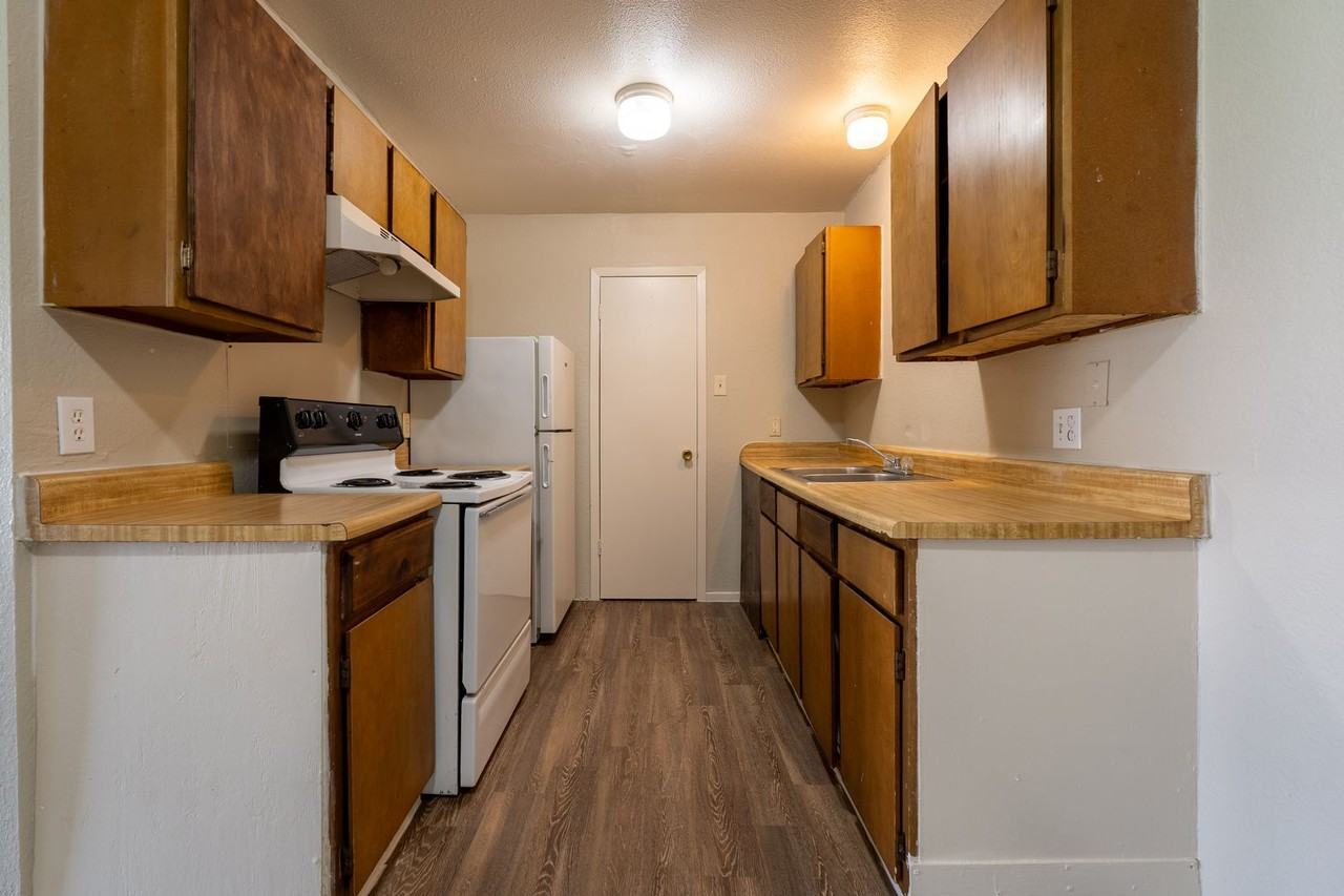 Marlin Manor Apartments - Photo 6 of 10