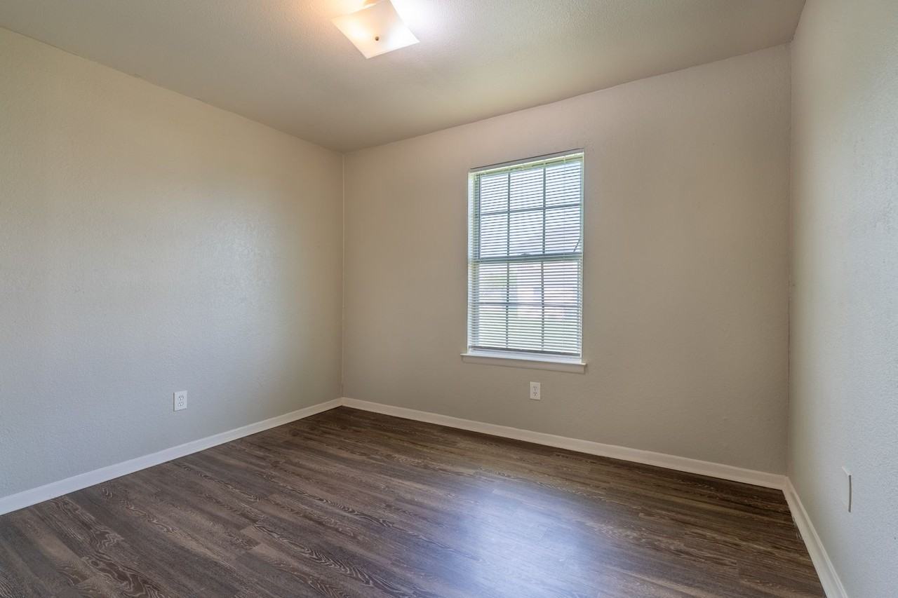 Marlin Manor Apartments - Photo 7 of 10