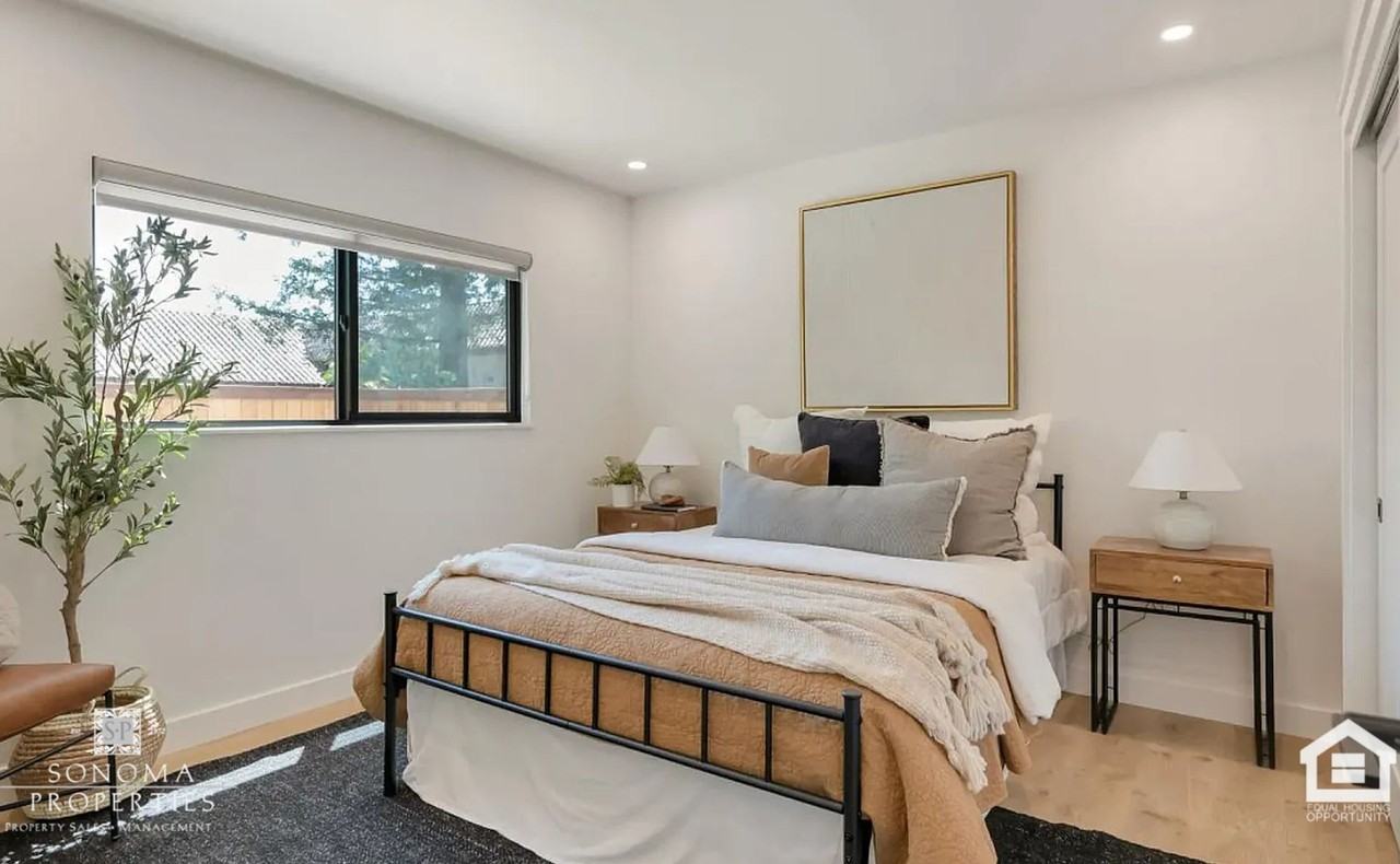 Modern Downstairs 2 - Photo 4 of 5