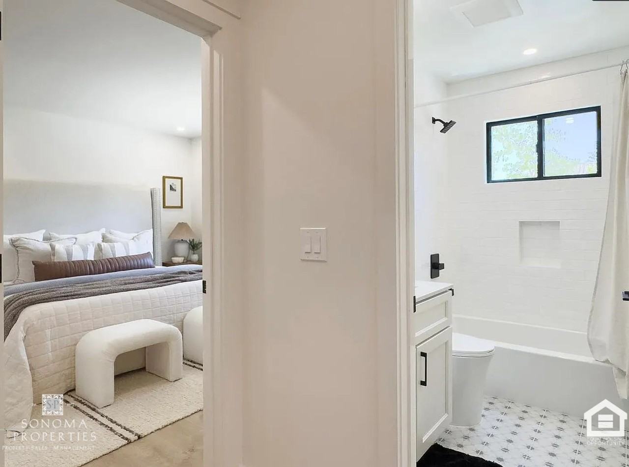 Modern Downstairs 2 - Photo 5 of 5