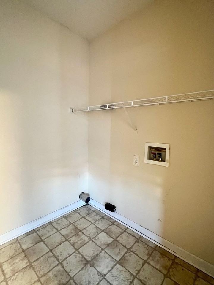 Sunnyside Apts - Photo 2 of 9