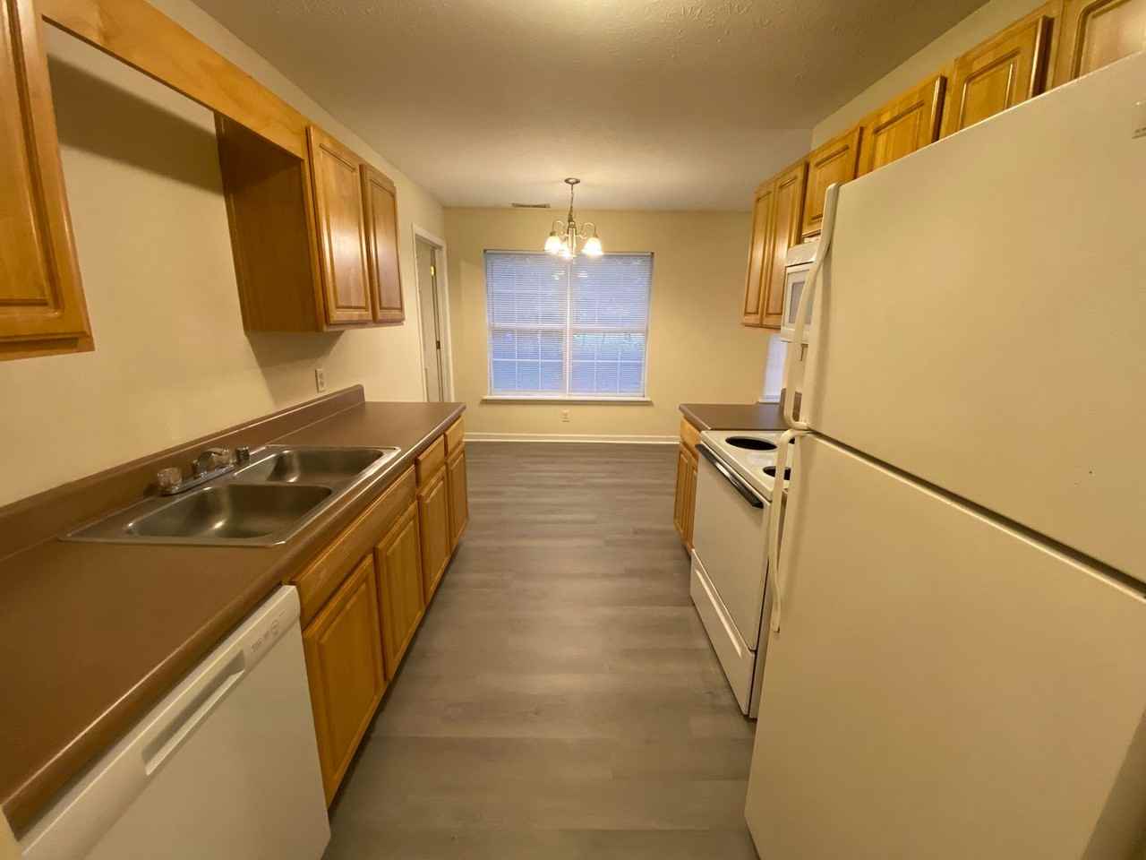 Sunnyside Apts - Photo 7 of 9