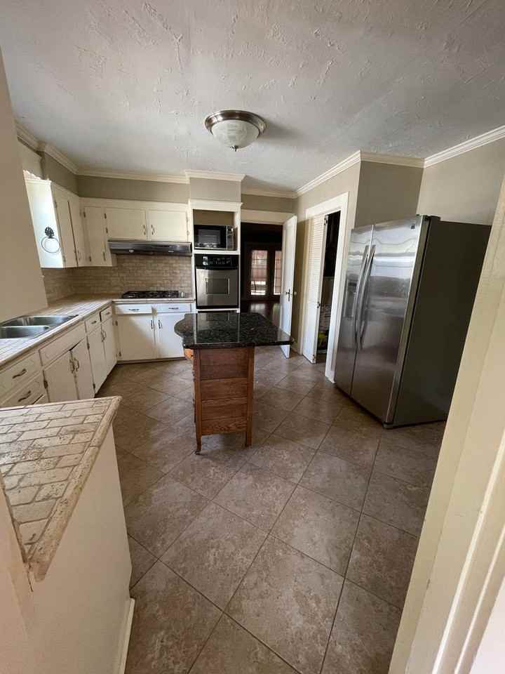 151 Albert Avenue - Photo 3 of 11