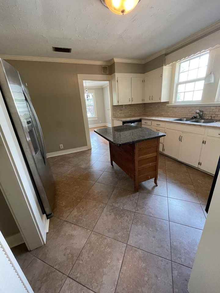 151 Albert Avenue - Photo 4 of 11